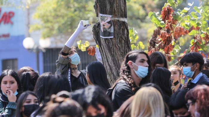 Nuevas denuncias en Providencia: Estudiantes de Liceo Alessandri acusan de acoso y abuso sexual a tres alumnos