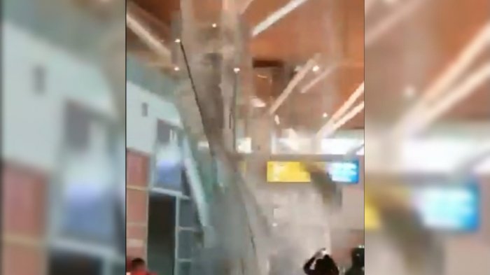 [VIDEO] Techumbre del aeropuerto de Calama colapsa tras intensas lluvias en la zona