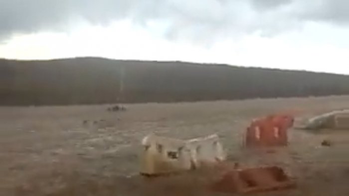 [VIDEO] Reportan bajada de aluvión en Sierra Gorda: Onemi declara Alerta Amarilla en Región de Antofagasta