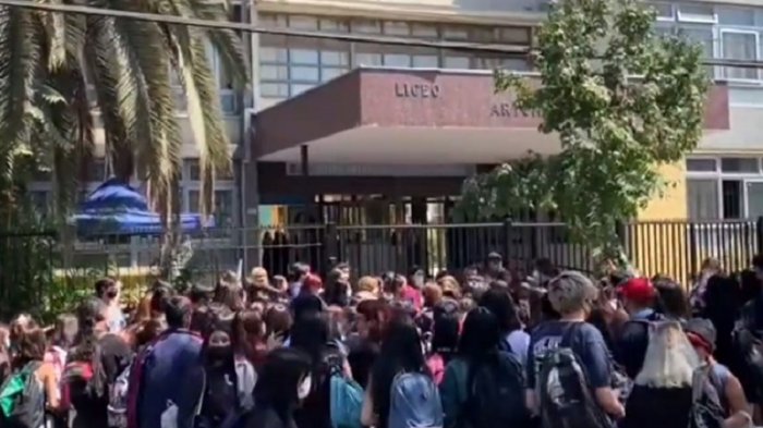 Profesora fue agredida por sus propios alumnos durante manifestaciones en Liceo Alessandri