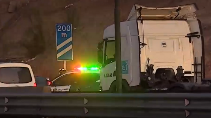 Llevaba más de $300 millones en perfumes: Conductor fue secuestrado tras violenta encerrona en autopista