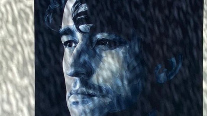 Cuadros gigantes: Artista británico homenajeó a tres músicos chilenos en Lollapalooza