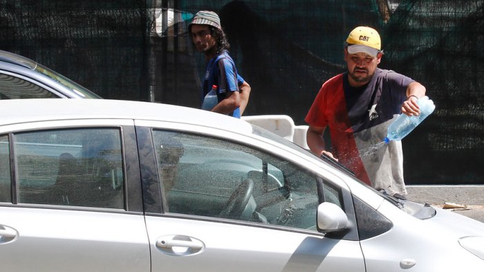 La Calera prohíbe a limpiaparabrisas callejeros: Alcalde apuntó a 