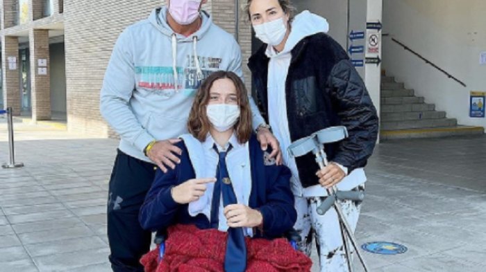 Laura de la Fuente regresó al colegio y asistió a importante ceremonia: Se sacó fotos con Máximo Bolocco