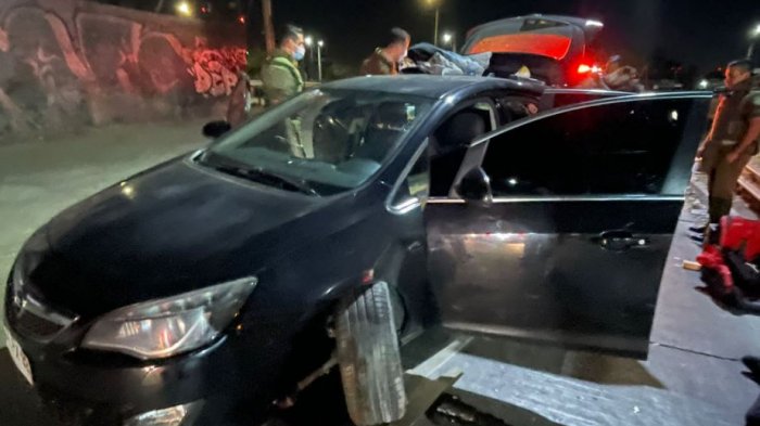 Intentó evadir control policial y lo descubrieron con cocaína, pasta base, dos armas y con auto robado