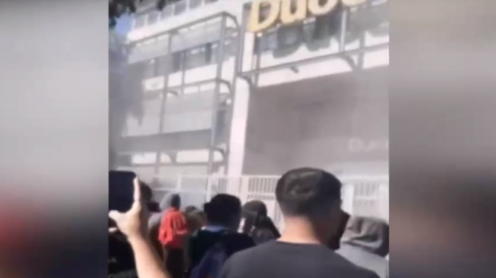 Apedrean liceo tras denuncia de alumna que habría sido violada: 