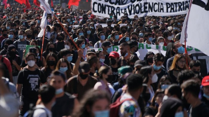 Confirman que estudiante resultó herido a bala en manifestación en Santiago