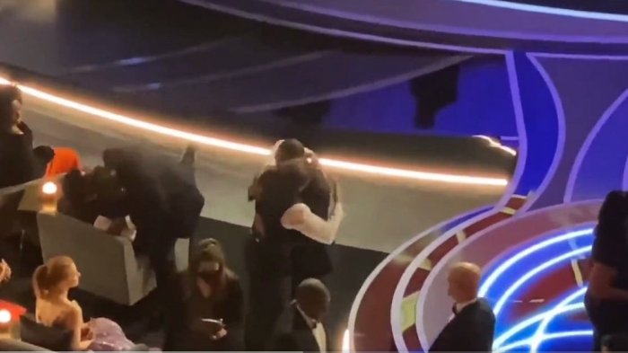 Abrazos y lágrimas: El detrás de cámara tras el golpe que le dio Will Smith a Chris Rock