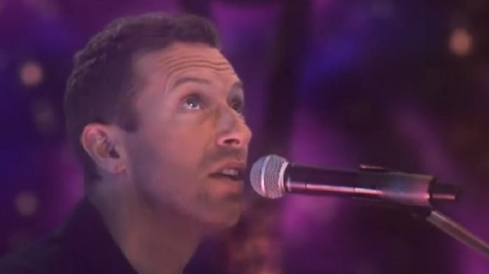 Vocalista de Coldplay rindió homenaje a baterista de Foo Fighters en pleno concierto: 