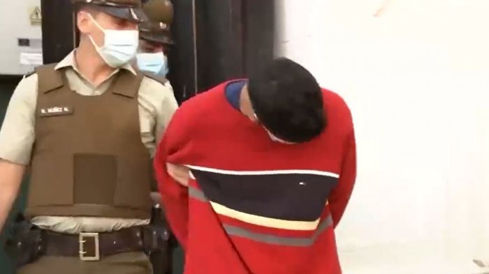 Tras robar celular a mujer: Detienen a delincuente en zona roja de asaltos en barrio universitario de Santiago