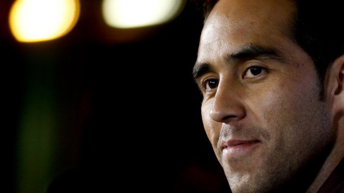 Claudio Bravo arenga a La Roja a minutos de duelo clave: 