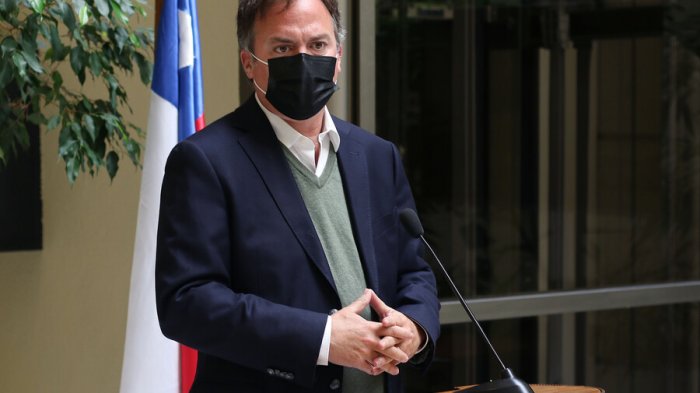 Senador Walker reitera que está “en reflexión” ante el proceso constituyente: “Hay un afán refundacional”