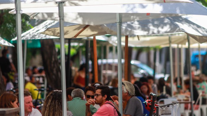 En qué fases se puede dejar de usar la mascarilla de manera obligatoria en espacios abiertos