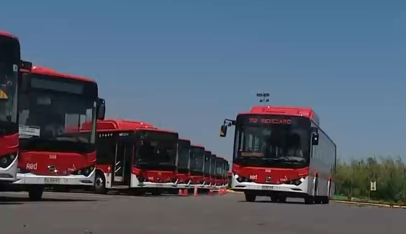 Panel de expertos determinó aumento de $30: Gobierno congelaría tarifas del transporte público