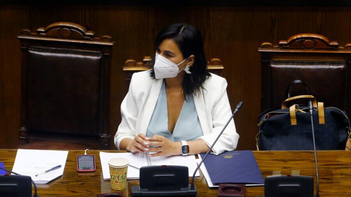 Los antecedentes que se conocen del vuelo que llevó al error a Izkia Siches