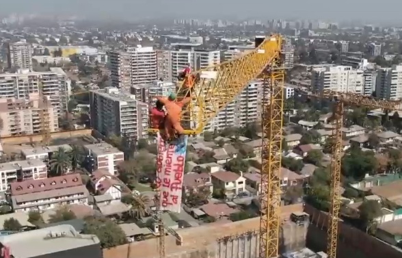 Masiva manifestación: Cientos de trabajadores protestan por paralización de megaobra en Ñuñoa