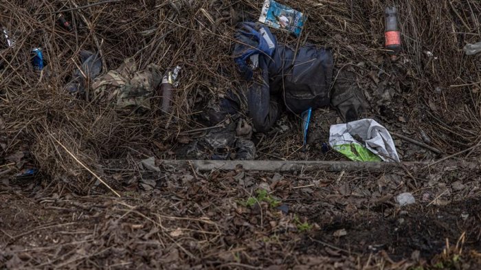 Hallan nueva fosa común con civiles muertos en la región de Kiev tras el repliegue ruso