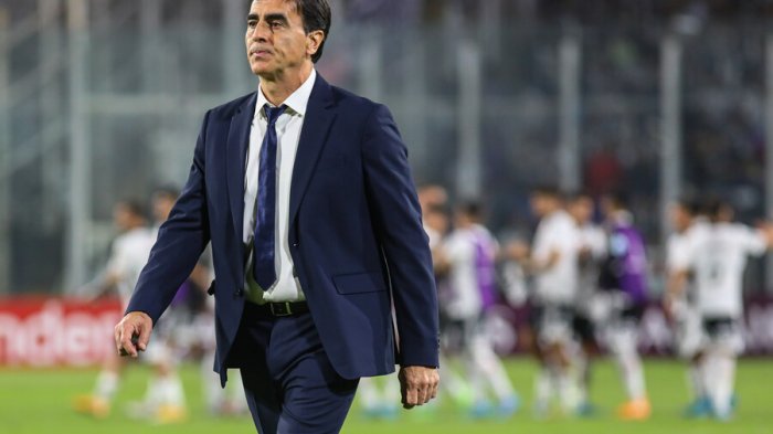 El clásico genera un problema: La dura crítica de Gustavo Quinteros por la programación del duelo ante la UC