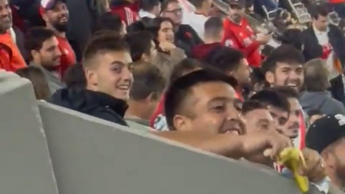 Grabaron a hincha de River burlándose con gestos racistas de jugadores brasileños