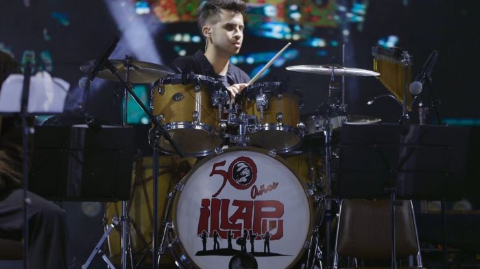 Gustavo Gatica tocó junto a Illapu en concierto de aniversario de los 50 años de la banda