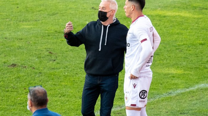 Deportes La Serena despide a su técnico Ivo Basay tras dura derrota ante Unión Española