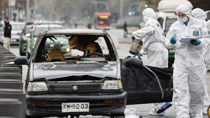 Hombre que se incendió frente a La Moneda es hermano del empresario asesinado Pedro Carrión