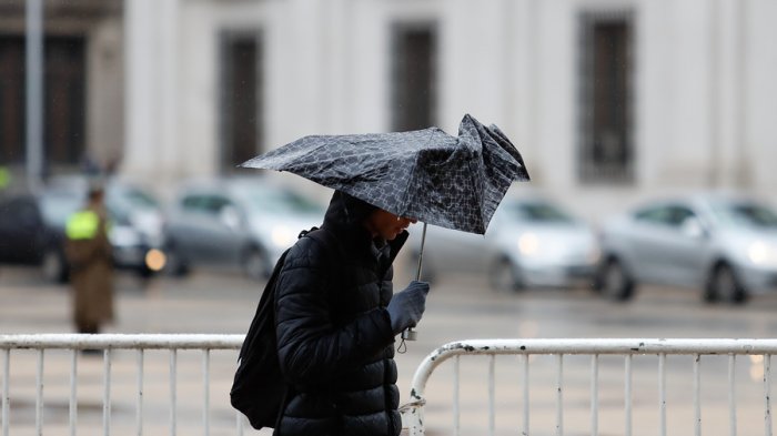 ¡Temporal! Emiten aviso por río atmosférico que potenciará las lluvias en el centro-sur del país
