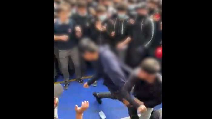 Captan violentas peleas al interior del Instituto Nacional: Estudiantes dicen que se trata de 