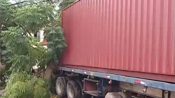 Camión quedó incrustado en casa de San Bernardo: Conductor iba con 1,5 gramos de alcohol en la sangre