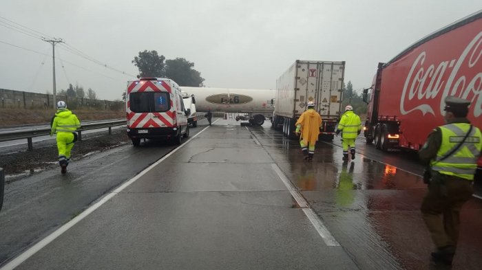 Reportan grave accidente en San Javier: Dos personas fallecieron tras el volcamiento de un bus