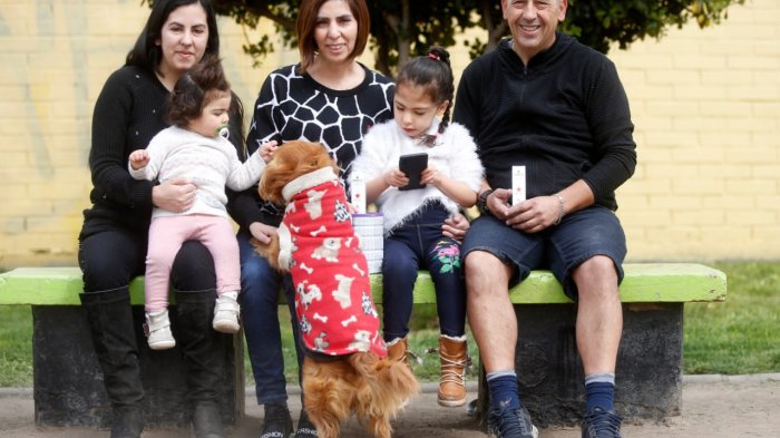 Tres integrantes de familia chilena tienen enfermedad degenerativa sin cura: Buscan atenderse en Cuba