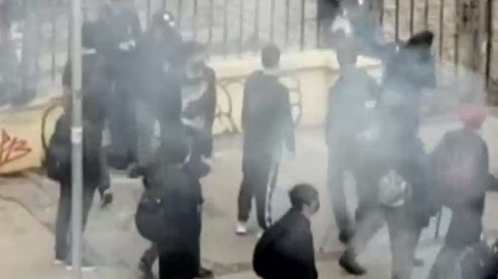 Nuevas manifestaciones en las afueras del Instituto Nacional: Se registraron enfrentamientos con Carabineros