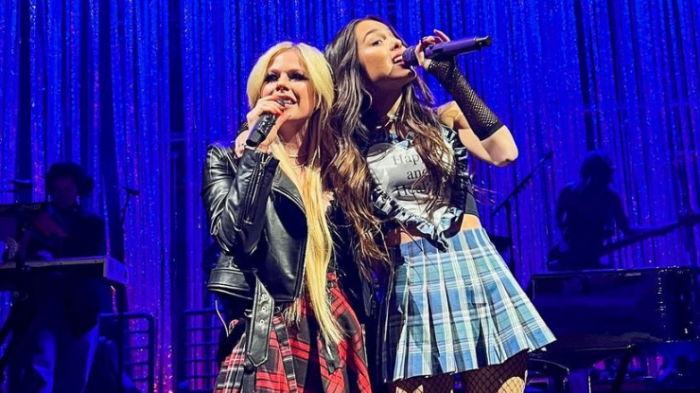 Reinas de dos generaciones: Avril Lavigne se subió a cantar Complicated con Olivia Rodrigo