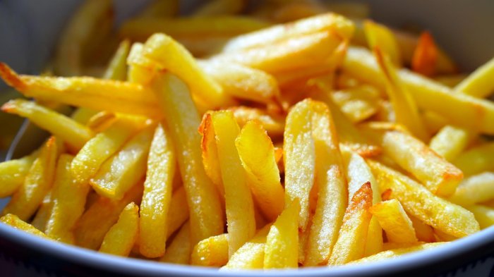 En buen estado: Pareja encontró papas fritas de 1950 de famosa cadena de comida rápida al remodelar su casa