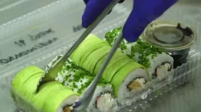 Pusimos a prueba el sushi callejero en laboratorio: Atención con los resultados
