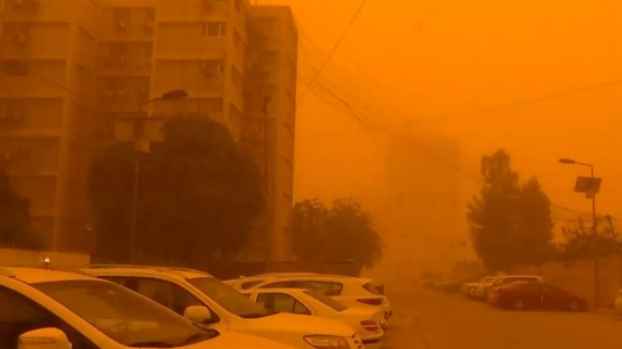 No es photoshop: La increíble tormenta de arena que tiñó todo de naranjo