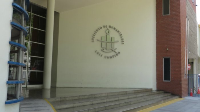 Golpes y amenazas en baños: Denuncian bullying a niños de 9 años en Instituto Luis Campino