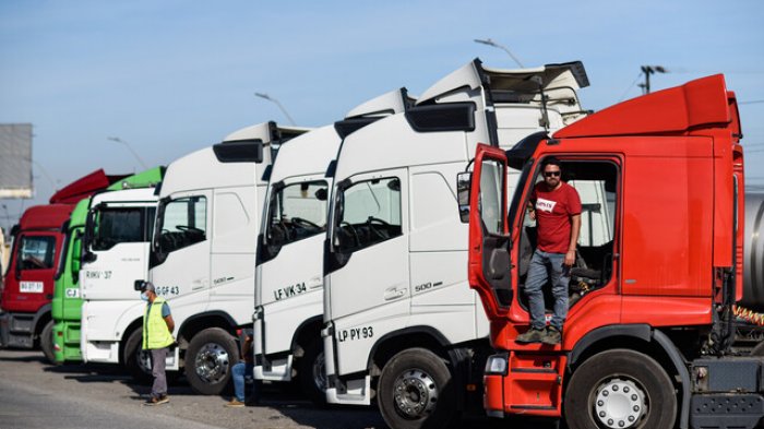 Gobierno logra acuerdo con contratistas forestales para finalizar paro de camioneros en el Biobío