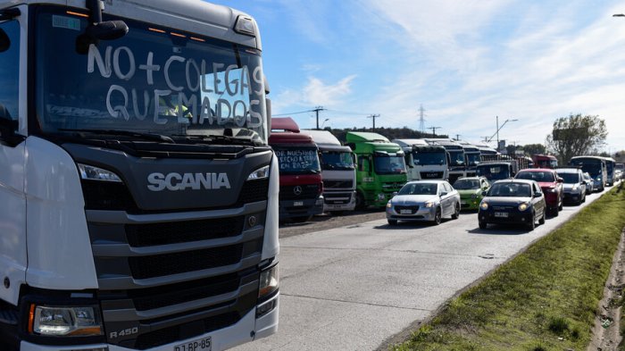 CMPC advierte de paralización de plantas si no se soluciona paro de camioneros