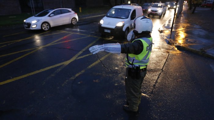 Auto chocó con una grúa en la Costanera Norte: Adulta mayor falleció tras el impacto