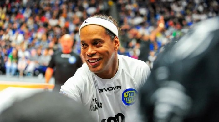 Ronaldinho vuelve a Chile: Jugará con figuras del fútbol chileno en la inauguración del estadio de Calama