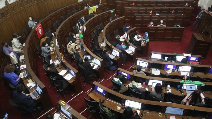 Cadem: Rechazo vuelve a subir y le saca 13 puntos de diferencia al Apruebo en el plebiscito de salida