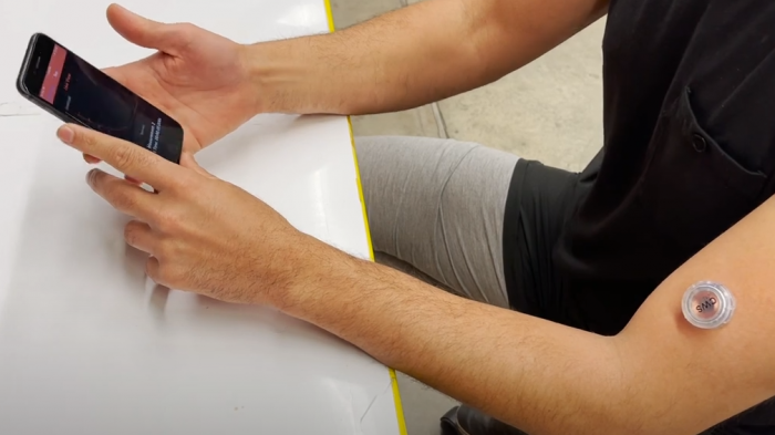 Del porte de una tapa de botella: Crean aparato capaz de medir glucosa, alcohol y fatiga muscular a la vez