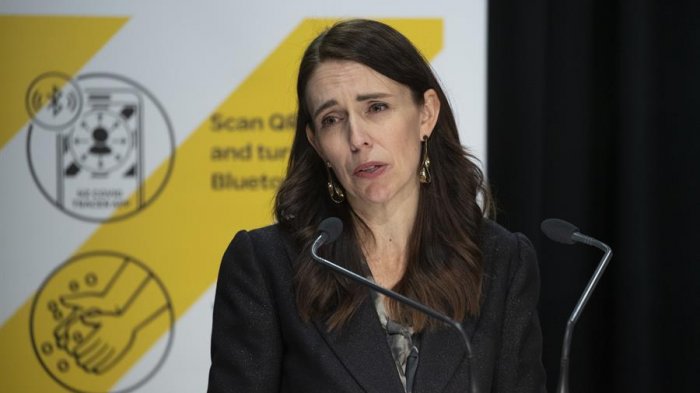 Jacinda Ardern dio positivo por COVID-19 con síntomas leves: Permanecerá aislada durante una semana