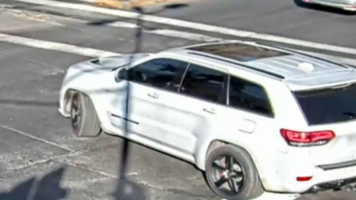 Violento asalto armado en mall de Las Condes: Sujetos vistieron overoles para robar a tienda telefónica