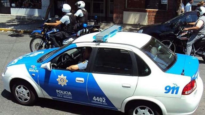 Hombre estaba prófugo de la justicia y fue entregado a la policía por su mamá tras una discusión