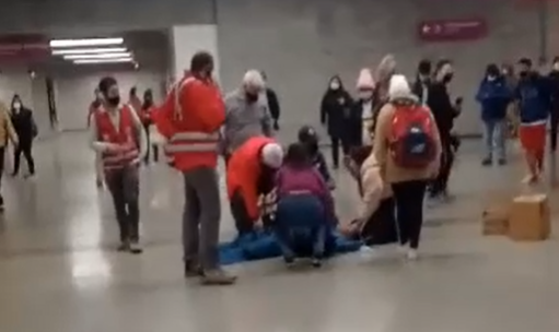Ambulantes agreden a guardias en estación Ñuñoa: Reportan 8 heridos y Metro anuncia acciones legales
