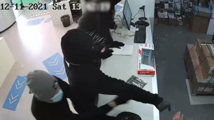 PDI desarticula banda dedicada a robar tiendas de tecnología: Avalúo bordea los $800 millones