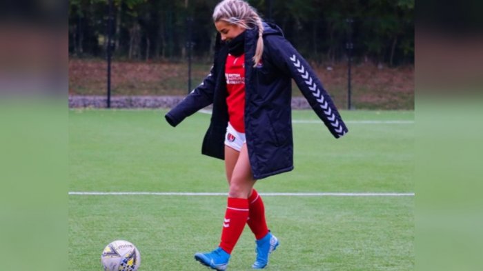 Futbolista se convierte en estrella de OnlyFans tras ser expulsada de su club: 