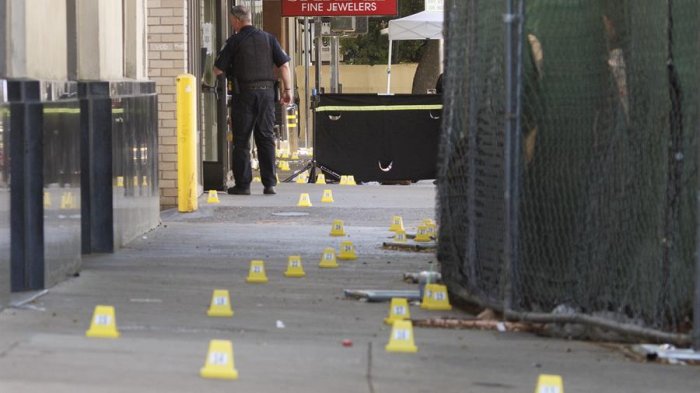 Al menos un muerto y nueve heridos en tiroteo en una fiesta en California